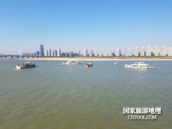 江西開展呵護一湖清水，嚴(yán)厲打擊非法采砂行動（圖）